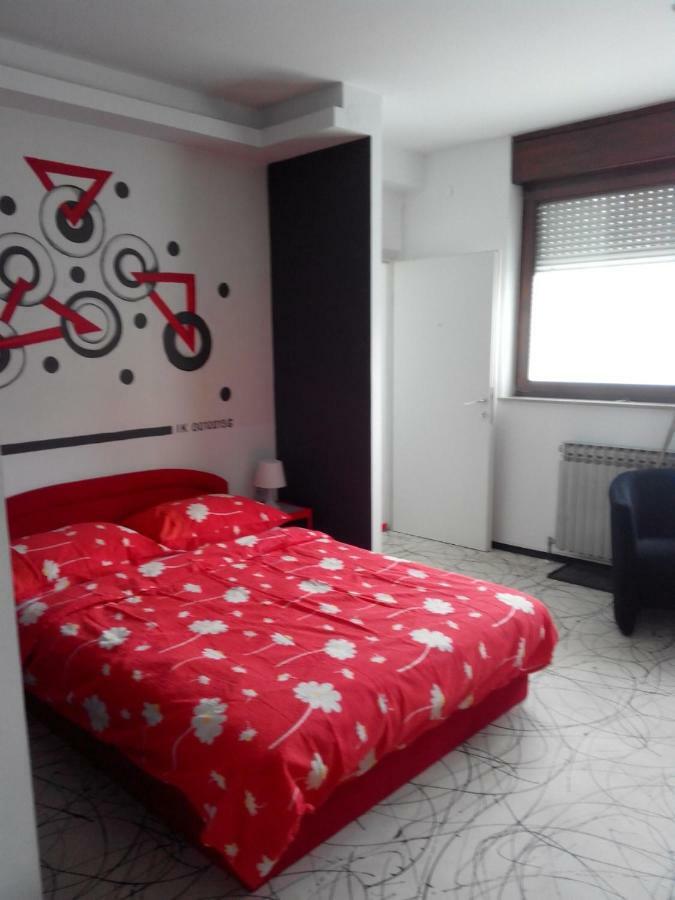 Rooms Sobe Zg ซาเกร็บ ภายนอก รูปภาพ
